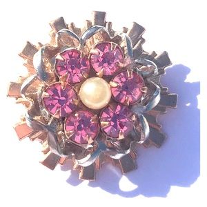 Gorgeous gold tone, sparkly and pearl brooch